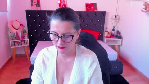Mia  online show from 01-12-25, 03:25