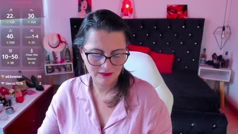 Mia  online show from 01-15-25, 08:37