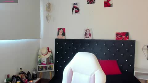 Mia  online show from 01-19-25, 12:28