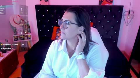 Mia  online show from 01-29-25, 06:18