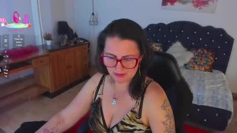 Mia  online show from 10-14-25, 03:02