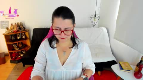 Mia  online show from 10-28-25, 01:47