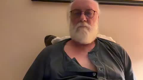 Snapshot of daddy341177 chatting on 12-04-24, 04:32 daddy341177 online show from 12-04-24, 04:32