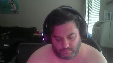 Snapshot of daddybody4u chatting on 12-16-25, 07:19 daddybody4u online show from 12-16-25, 07:19