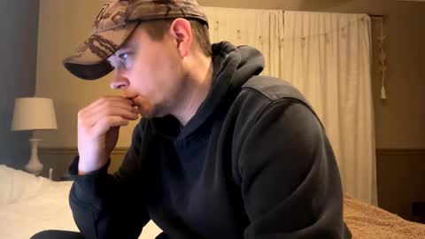 Snapshot of daddycam33 chatting on 12-30-24, 01:15 DaddyCam33 online show from 12-30-24, 01:15