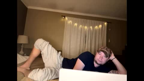 Snapshot of daddycam33 chatting on 01-05-25, 11:48 DaddyCam33 online show from 01-05-25, 11:48