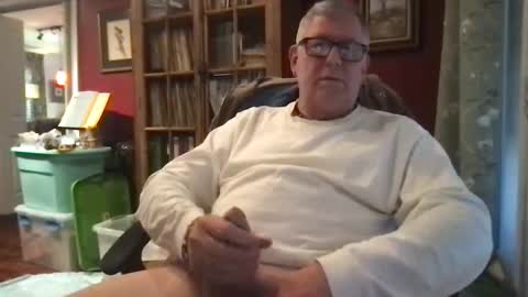 Snapshot of daddycok4 chatting on 12-06-24, 02:38 DaddyCok4 online show from 12-06-24, 02:38