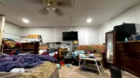 Snapshot of daddydic120402 chatting on 10-29-25, 04:42 daddydic120402 online show from 10-29-25, 04:42