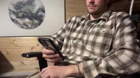 Snapshot of daddydoesit69 chatting on 11-25-25, 10:32 Leo online show from 11-25-25, 10:32