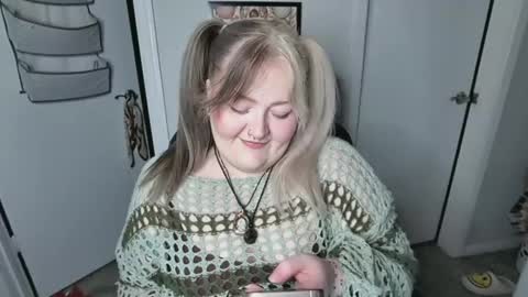 Snapshot of daddygaia8888 chatting on 12-11-24, 05:00 Goddess Gaia online show from 12-11-24, 05:00