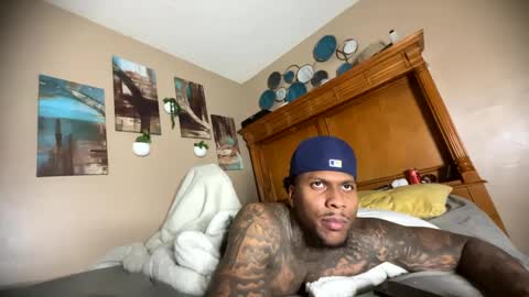 Snapshot of daddyjanimal chatting on 10-11-25, 07:18 sexy tatted king bbc online show from 10-11-25, 07:18