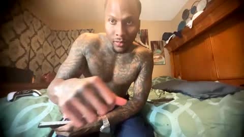 Snapshot of daddyjanimal chatting on 11-09-25, 05:17 sexy tatted king bbc online show from 11-09-25, 05:17