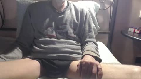 Snapshot of daddylove2017 chatting on 10-24-25, 02:46 alby online show from 10-24-25, 02:46