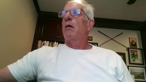 Snapshot of daddyluv2u chatting on 10-06-25, 10:29 daddyluv2u online show from 10-06-25, 10:29