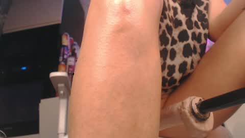 Snapshot of daddymoongirl chatting on 12-12-24, 05:04 Tracey and Eve purple online show from 12-12-24, 05:04