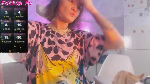 Snapshot of daddymoongirl chatting on 12-21-24, 01:58 Tracey and Eve purple online show from 12-21-24, 01:58