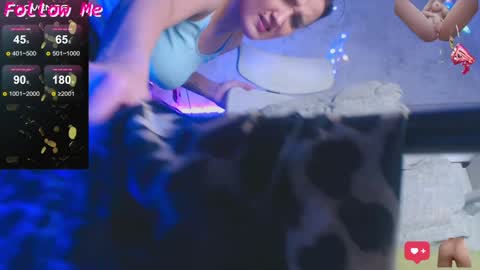 Snapshot of daddymoongirl chatting on 02-05-25, 07:10 Tracey and Eve purple online show from 02-05-25, 07:10