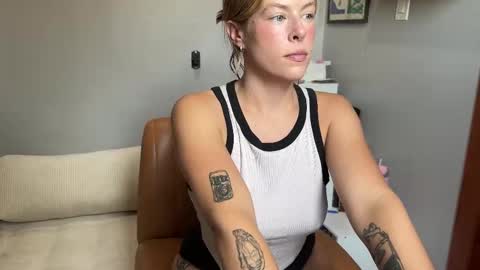 Snapshot of daddysfav_xx chatting on 09-08-25, 06:29 princess online show from 09-08-25, 06:29