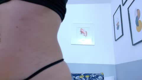 Snapshot of daddyysobsessed_ chatting on 12-18-25, 12:33 Channel. online show from 12-18-25, 12:33