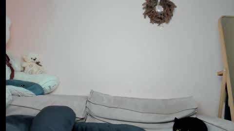 daenery_ online show from 01-13-25, 03:23