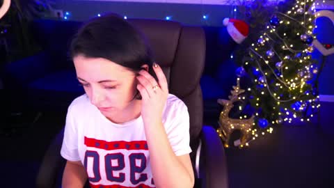 Dafni Mon online show from 12-31-24, 11:20