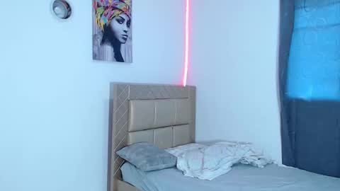 DAFNNE online show from 10-31-25, 03:35