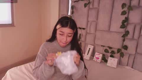 Dahiana  online show from 11-25-25, 11:43