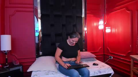 Snapshot of dahianeconnor chatting on 11-14-25, 02:49 Dahiane Connor online show from 11-14-25, 02:49