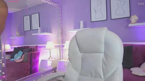 Snapshot of dahliagraey chatting on 03-17-26, 11:35 Dahlia Grey online show from 03-17-26, 11:35