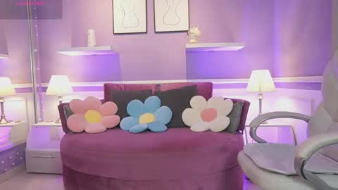 Snapshot of dahliagraey chatting on 03-23-26, 11:36 Dahlia Grey online show from 03-23-26, 11:36