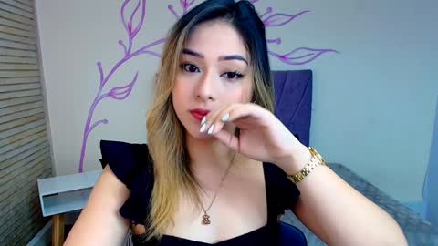 Snapshot of dahliamoore chatting on 12-18-24, 12:18 Dahlia online show from 12-18-24, 12:18