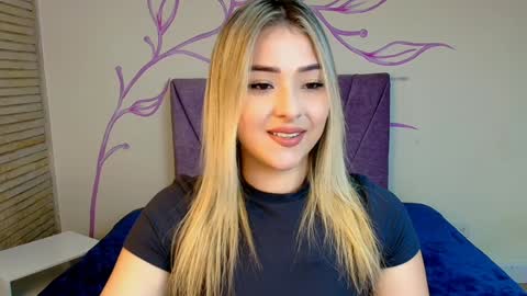 Snapshot of dahliamoore chatting on 01-14-25, 07:21 Dahlia online show from 01-14-25, 07:21