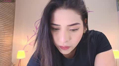 Snapshot of dahliamoore chatting on 10-17-25, 09:28 Dahlia online show from 10-17-25, 09:28