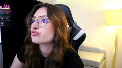 Lauren            online show from 10-10-25, 08:30