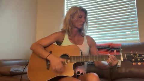 Snapshot of daisy9kat chatting on 10-26-25, 03:18 Daisy137 online show from 10-26-25, 03:18