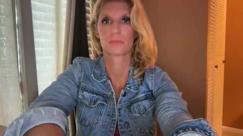 Snapshot of daisy9kat chatting on 11-12-25, 03:45 Daisy137 online show from 11-12-25, 03:45