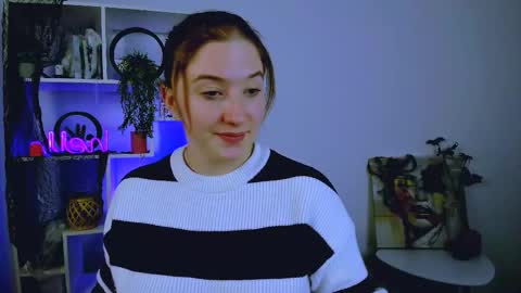 Little Di online show from 10-31-25, 02:23