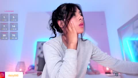 Snapshot of daisy_lit chatting on 12-18-24, 02:32 Daisy online show from 12-18-24, 02:32