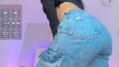 Snapshot of daisy_lit chatting on 10-13-25, 03:23 Daisy online show from 10-13-25, 03:23