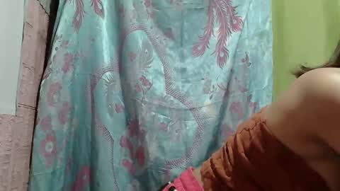 Snapshot of daisymuffinx chatting on 10-28-25, 02:31 Daisy online show from 10-28-25, 02:31