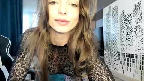 Snapshot of daisysland chatting on 11-03-25, 08:48 Beatrice online show from 11-03-25, 08:48