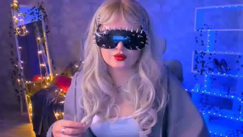 Daisy online show from 02-20-26, 01:22