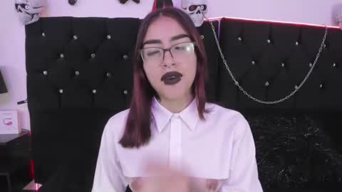 Snapshot of dakitty_moon chatting on 02-19-25, 04:00 dakitty_moon online show from 02-19-25, 04:00