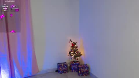 VALENTINA  online show from 12-21-25, 07:59