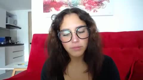 IG  dakotasofiaa online show from 11-28-25, 05:15