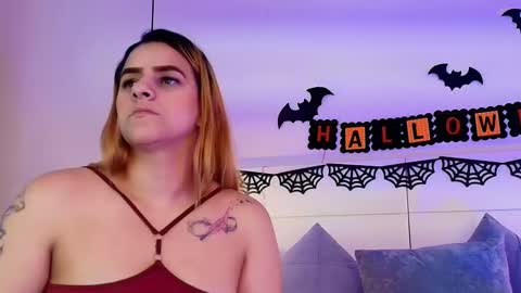 Snapshot of dakota_megan chatting on 10-28-25, 02:53 Dakota-Megan online show from 10-28-25, 02:53