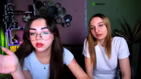 Snapshot of dakota_simple chatting on 12-17-25, 01:17 Dakota online show from 12-17-25, 01:17