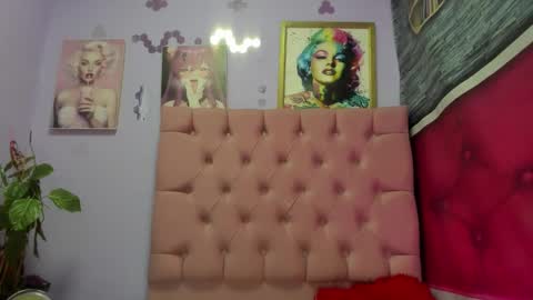 Snapshot of dakotaks chatting on 10-18-25, 09:15 Mariana online show from 10-18-25, 09:15