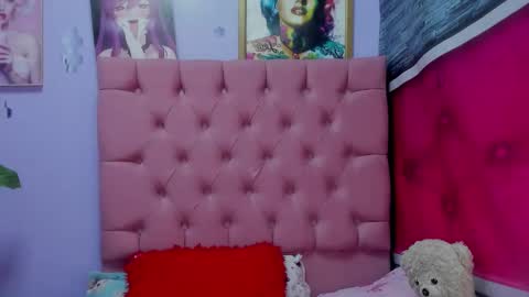 Snapshot of dakotaks chatting on 10-23-25, 08:40 Mariana online show from 10-23-25, 08:40