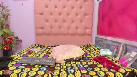 Snapshot of dakotaks chatting on 11-14-25, 08:29 Mariana online show from 11-14-25, 08:29